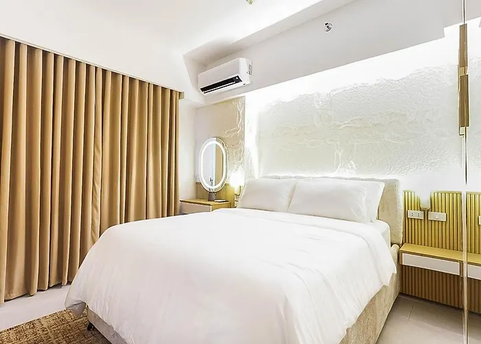 Stylish 1 Bedroom With Balcony & Quality Bed *