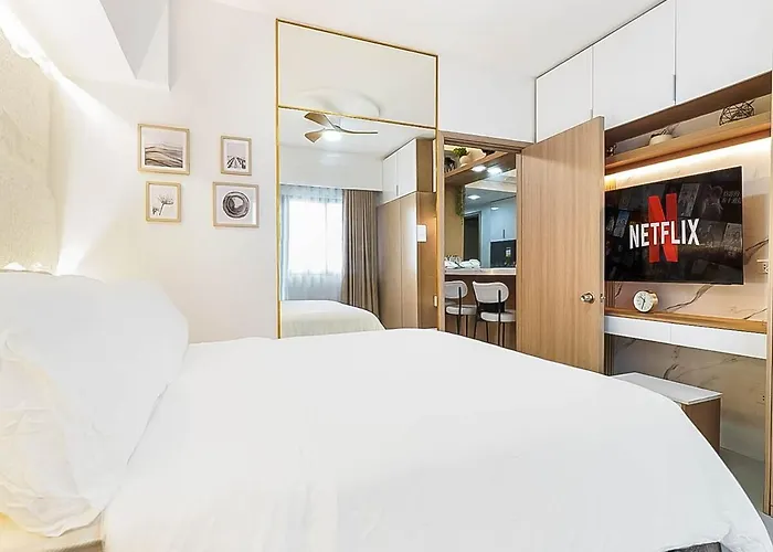 Stylish 1 Bedroom With Balcony & Quality Bed