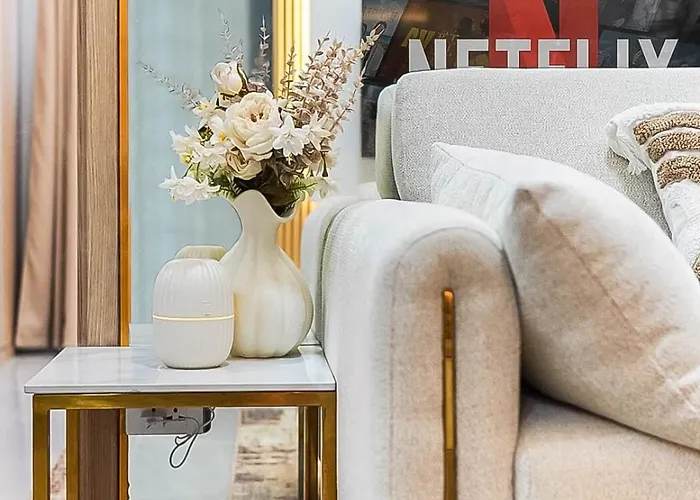 Stylish 1 Bedroom With Balcony & Quality Bed Апартаменты