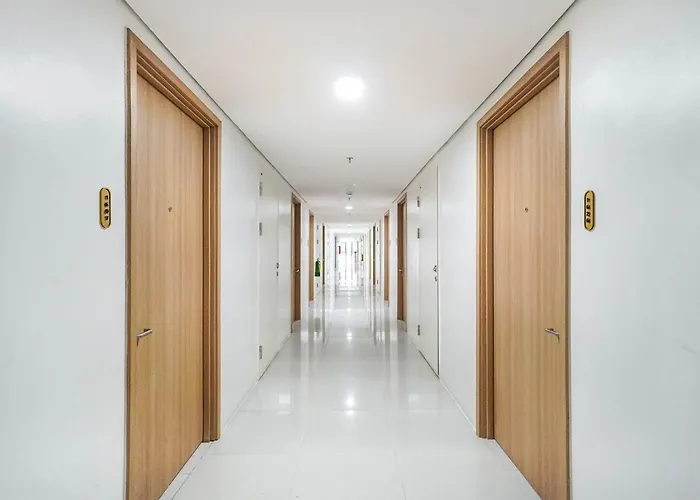 Stylish 1 Bedroom With Balcony & Quality Bed